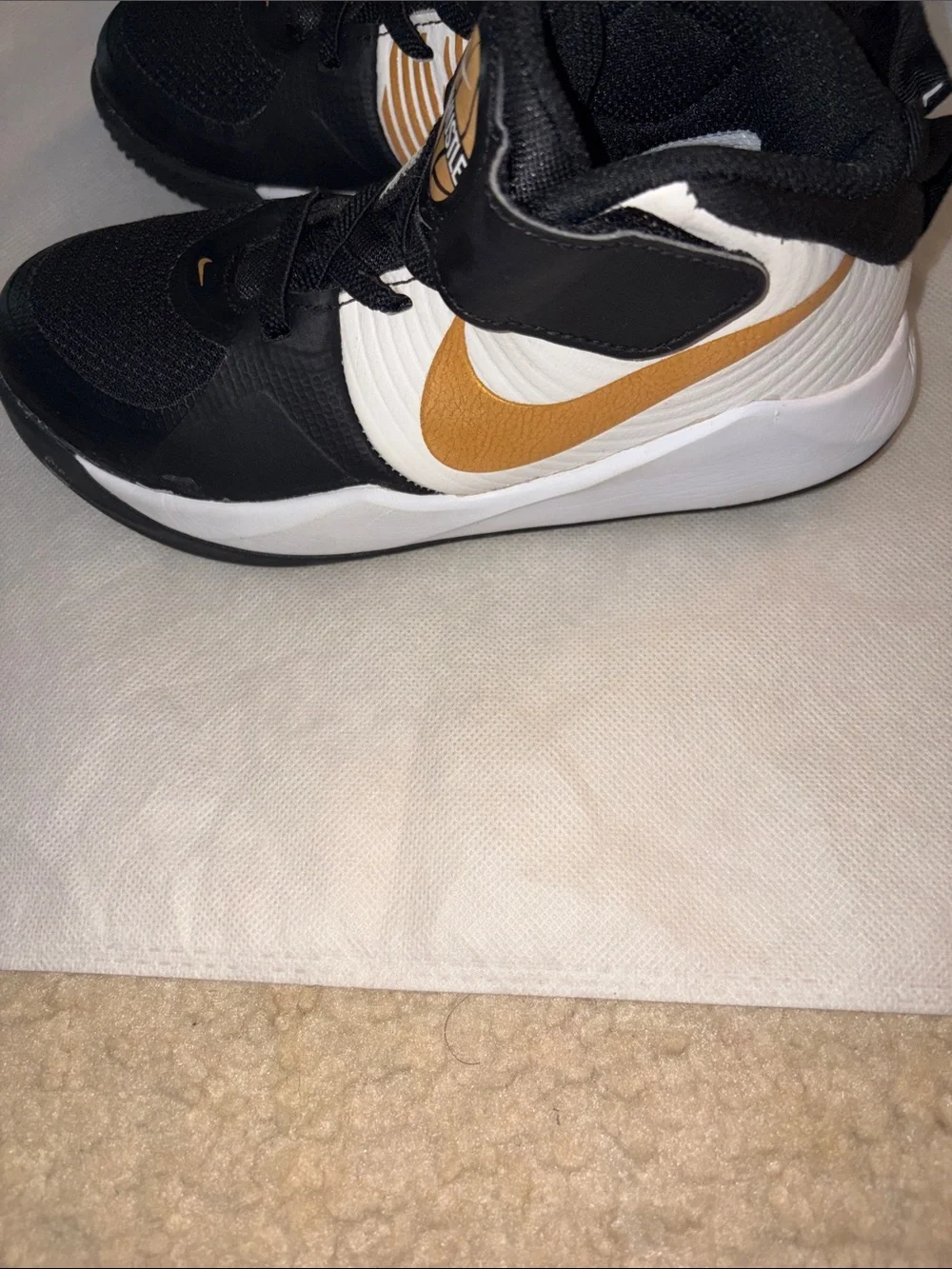 Nike Team Hustle D 10 Black Metallic Gold White Toddler Size 13C CW6736-002